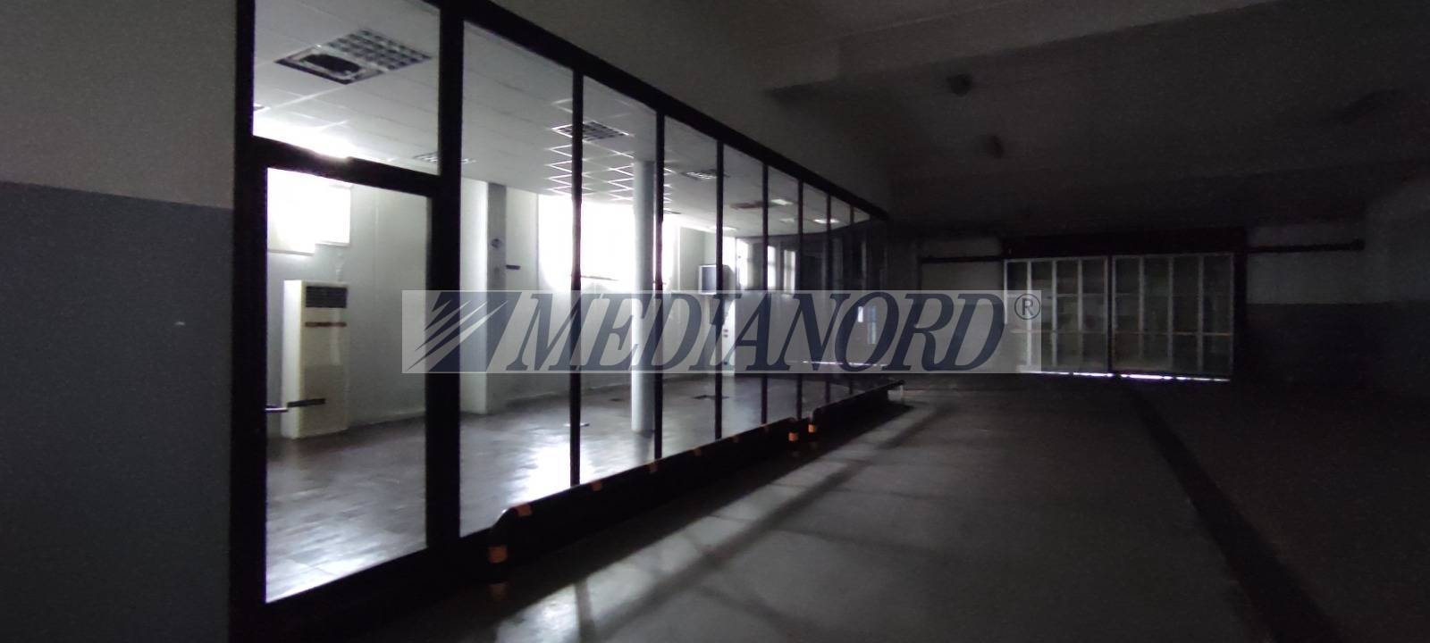 Capannone Commerciale in Vendita - Foto 11