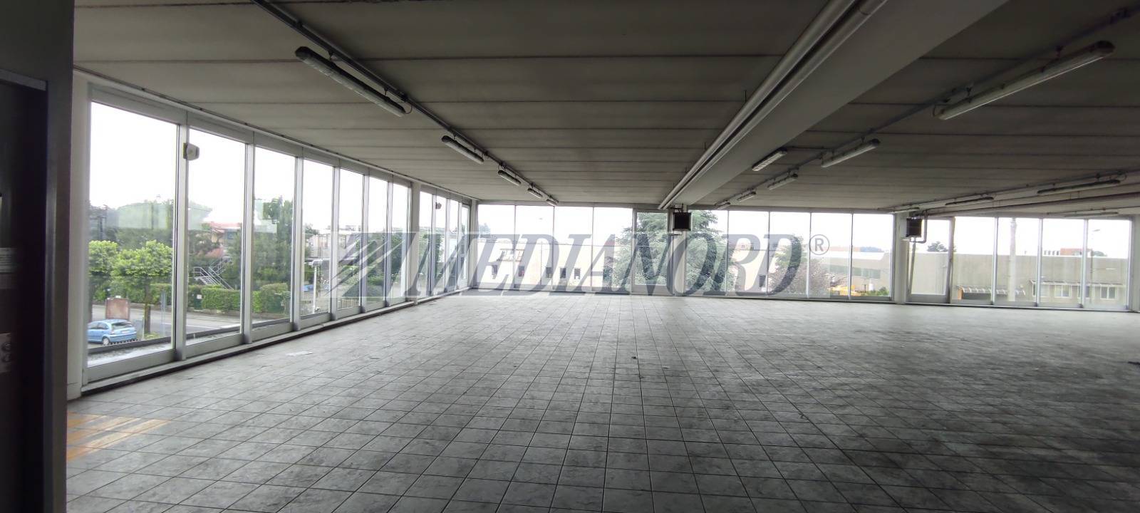 Capannone Commerciale in Vendita - Foto 2