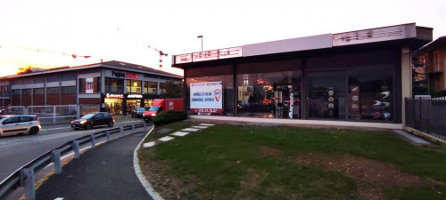 EDIFICIO COMMERCIALE/TERZIARIO in Affitto a Bergamo