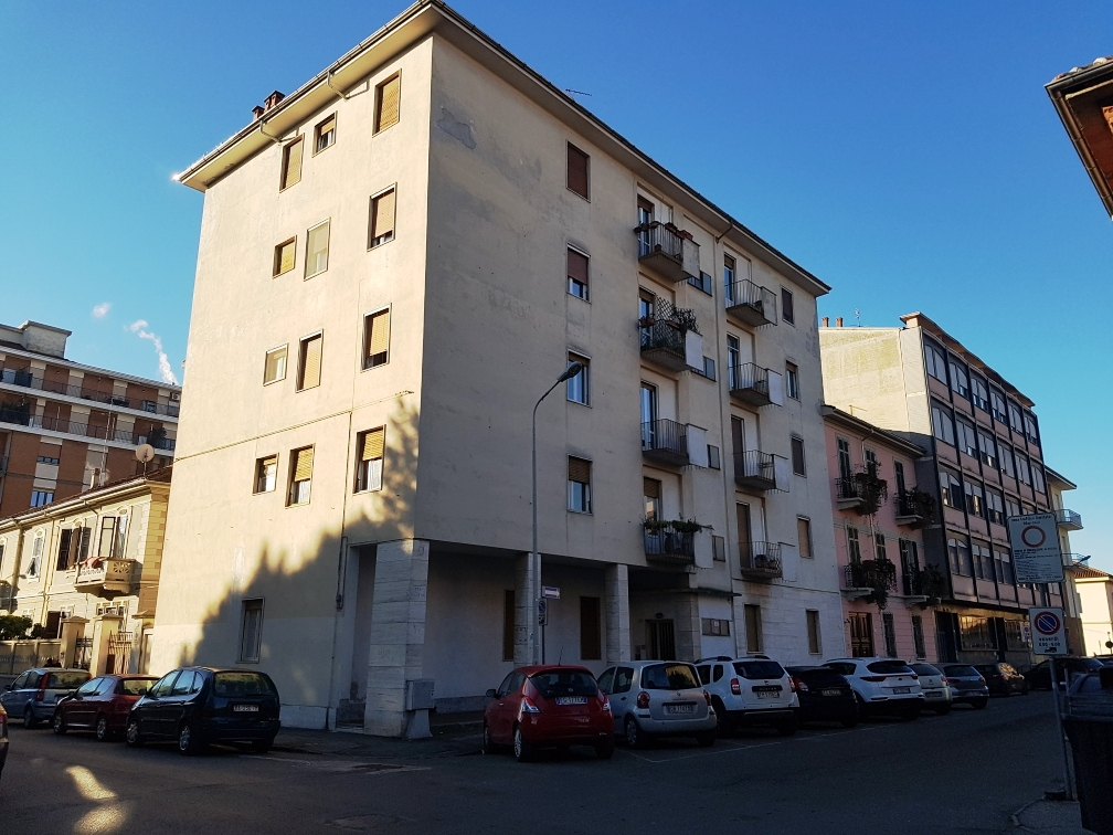  alessandria vendita quart: pista agenzia-studio-casa