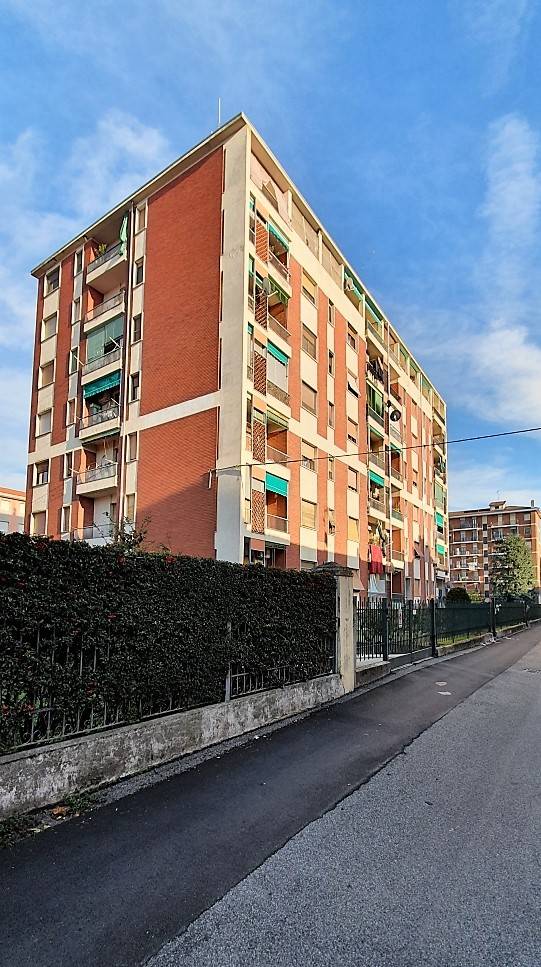  alessandria vendita quart: villaggio europa agenzia-studio-casa