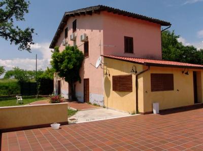 Turistico-alberghiero in vendita a Arce