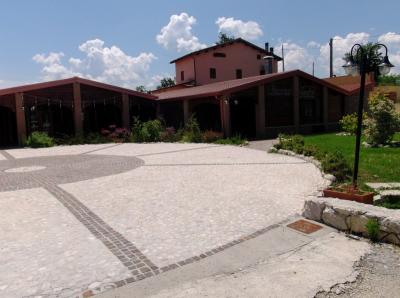 Turistico-alberghiero in vendita a Arce