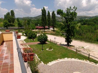 Turistico-alberghiero in vendita a Arce