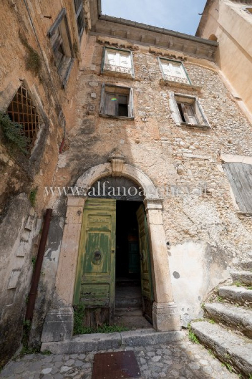 typical historical house for sale in Fontana Liri