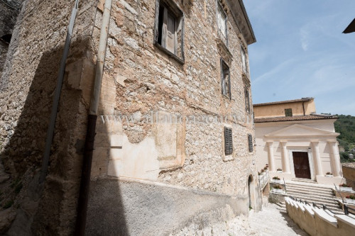 typical historical house for sale in Fontana Liri