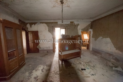 typical historical house for sale in Fontana Liri