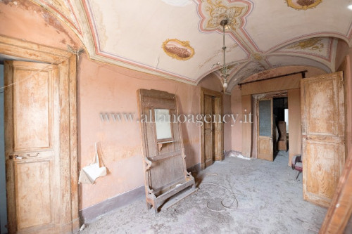 typical historical house for sale in Fontana Liri