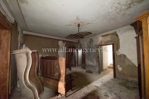 typical historical house for sale in Fontana Liri