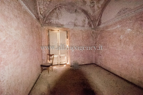 typical historical house for sale in Fontana Liri