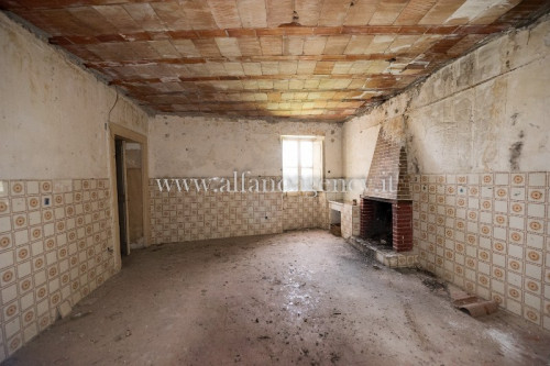 typical historical house for sale in Fontana Liri