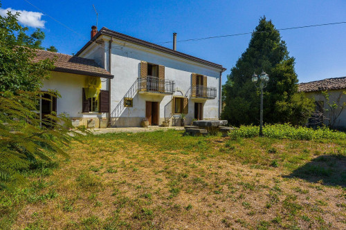 farmhouse for sale in Pignataro Interamna
