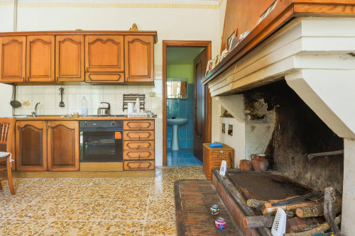 farmhouse for sale in Pignataro Interamna