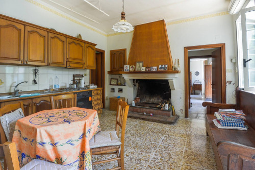 farmhouse for sale in Pignataro Interamna