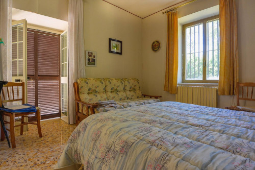 farmhouse for sale in Pignataro Interamna