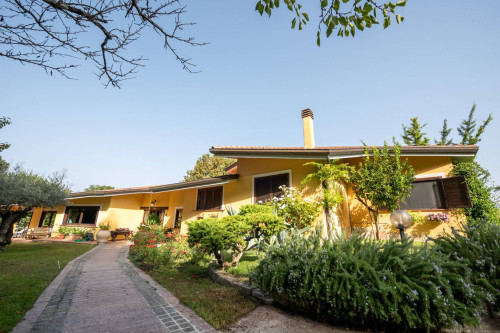 Villa for sale in Pignataro Interamna