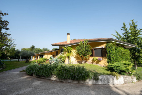 Villa for sale in Pignataro Interamna