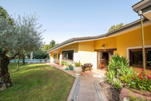 Villa for sale in Pignataro Interamna