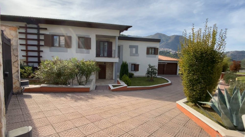 Villa bifamiliare in vendita a Atina