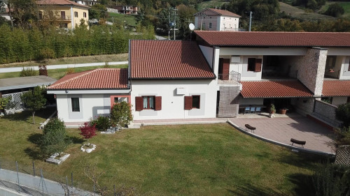 Villa bifamiliare in vendita a Atina