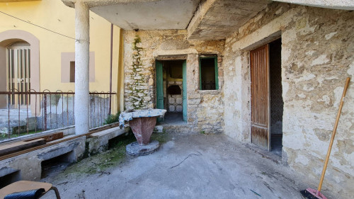 typical historical house for sale in Colfelice