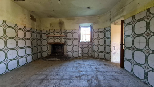 typical historical house for sale in Colfelice