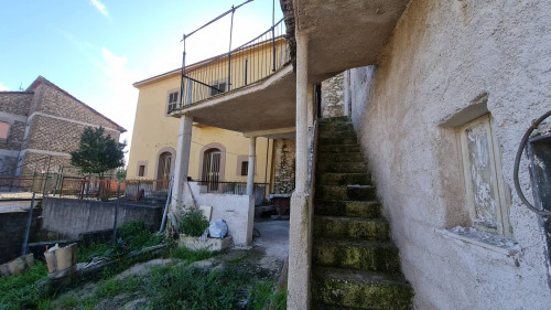 typical historical house for sale in Colfelice
