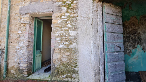 typical historical house for sale in Colfelice