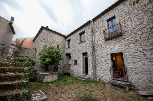Abitazioni tipiche storiche in vendita a Sasso di Castalda