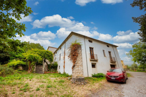 Casale di campagna in vendita a Paterno