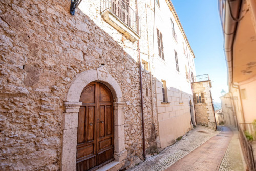 historic residence for sale in Rocca d'Arce