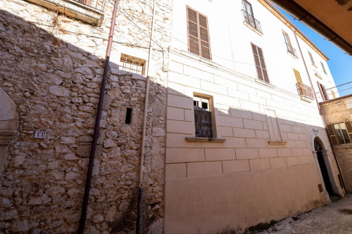 historic residence for sale in Rocca d'Arce