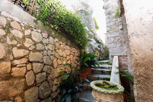 historic residence for sale in Rocca d'Arce