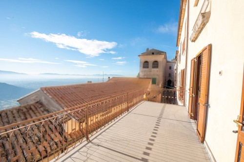 historic residence for sale in Rocca d'Arce