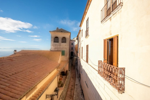 historic residence for sale in Rocca d'Arce