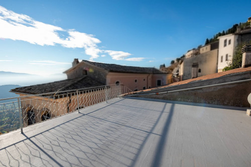 historic residence for sale in Rocca d'Arce