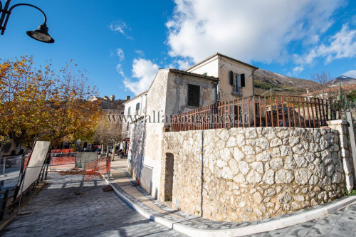 Abitazioni tipiche storiche in vendita a San Donato Val di Comino