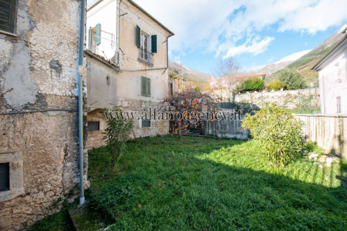 Abitazioni tipiche storiche in vendita a San Donato Val di Comino
