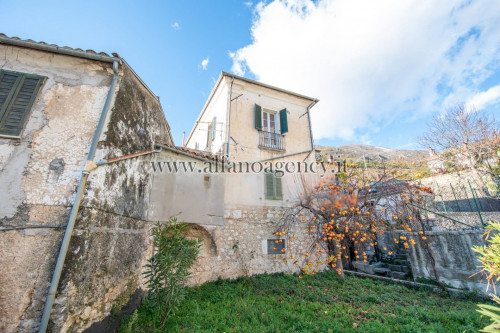 Abitazioni tipiche storiche in vendita a San Donato Val di Comino