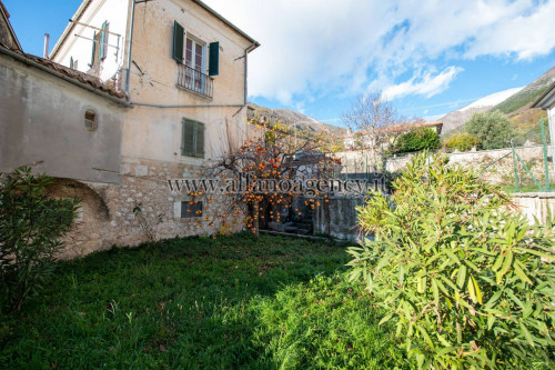 Abitazioni tipiche storiche in vendita a San Donato Val di Comino