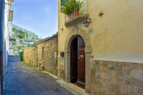 typical historical house for sale in Arpino