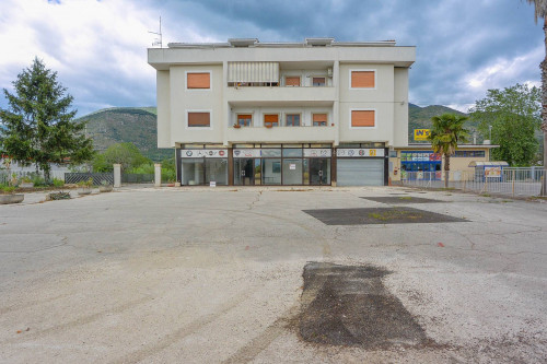 Locale commerciale in vendita a Castrocielo
