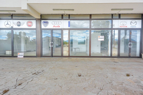 Locale commerciale in vendita a Castrocielo