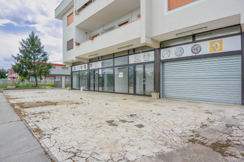 Locale commerciale in vendita a Castrocielo