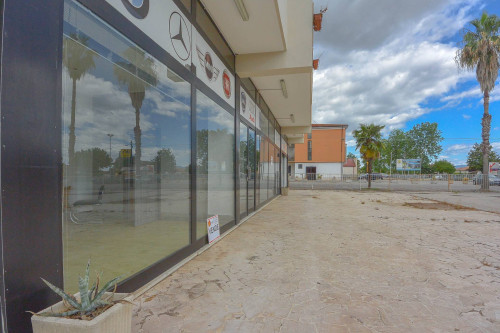 Locale commerciale in vendita a Castrocielo