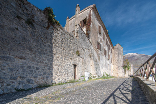 Palazzo storico in vendita a Vico nel Lazio
