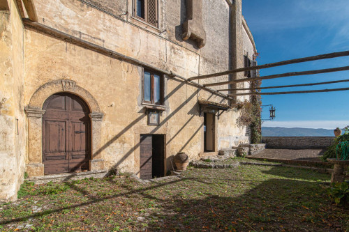 Palazzo storico in vendita a Vico nel Lazio