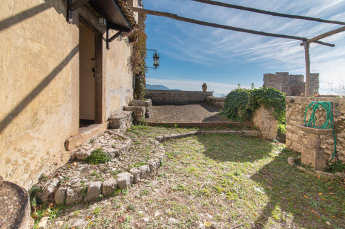Palazzo storico in vendita a Vico nel Lazio