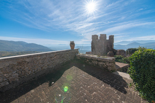 Palazzo storico in vendita a Vico nel Lazio