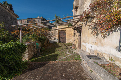 Palazzo storico in vendita a Vico nel Lazio